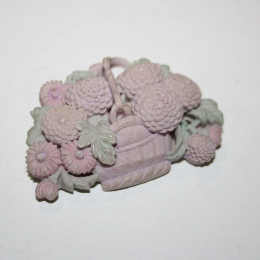 🌸 Vintage Basket of Flowers Ceramic Brooch · 2"